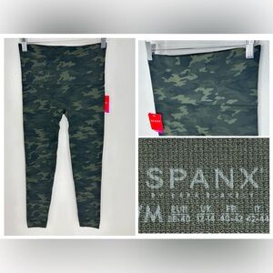 Spanx NWT Look At Me Now Leggings Size Medium Womens Black Camo FL3515 Shapewear